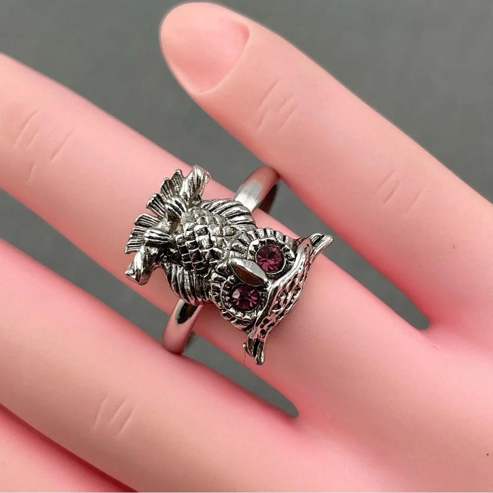 Cute Vintage 70s Sarah Coventry Adjustable Owl Ring with Purple Rhinestone Eyes - Picture 2 of 9